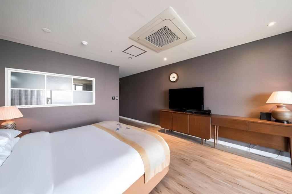 Hotel Homers Busan Bagian luar foto