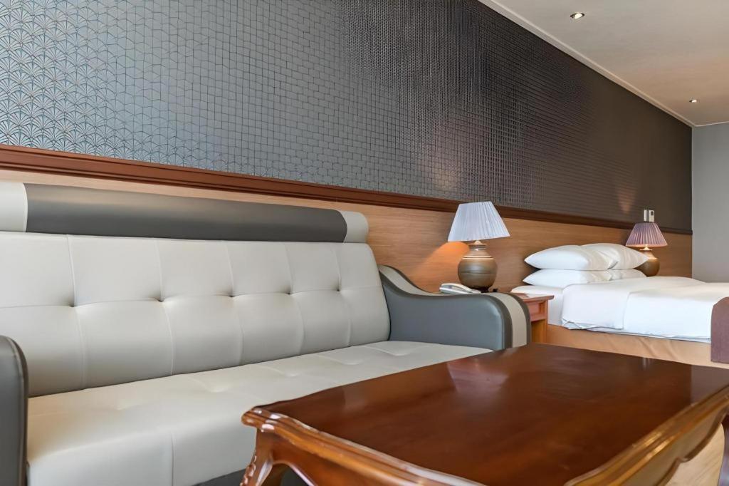 Hotel Homers Busan Bagian luar foto