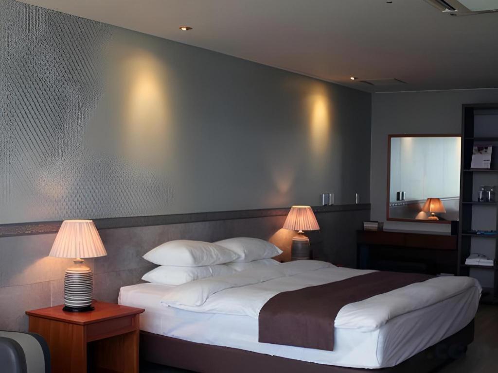 Hotel Homers Busan Bagian luar foto