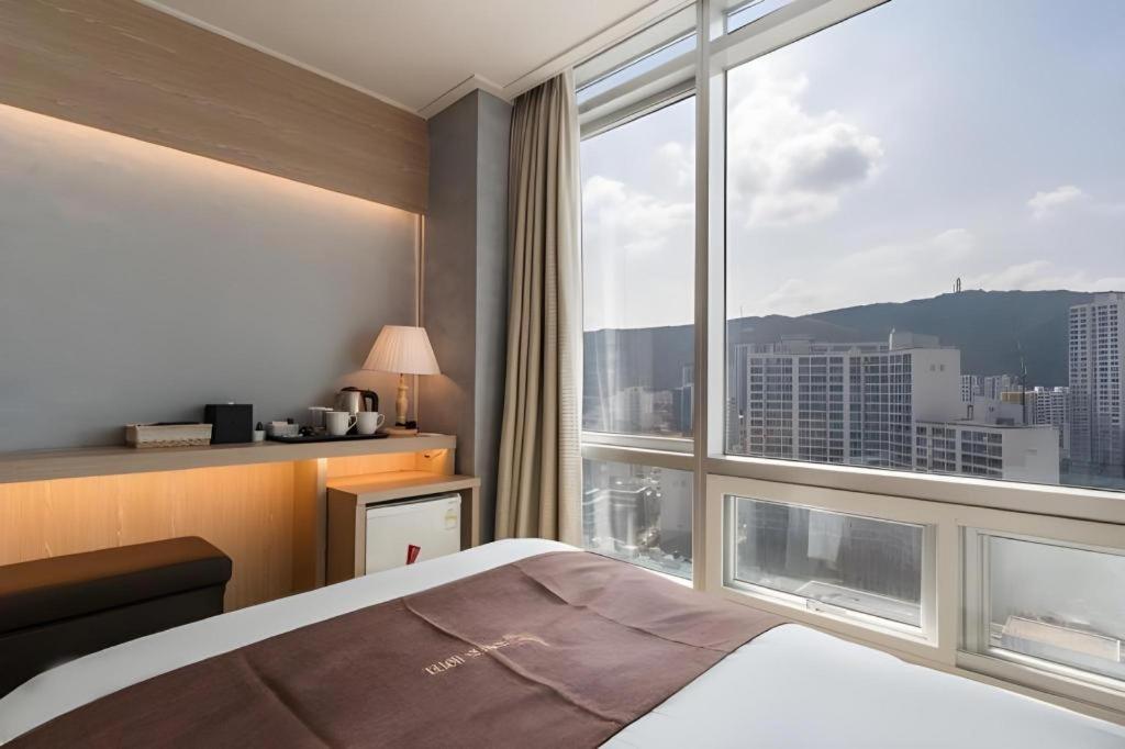 Hotel Homers Busan Bagian luar foto