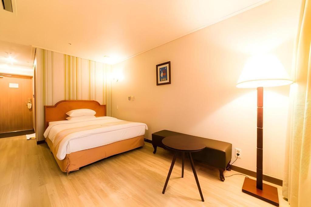 Hotel Homers Busan Bagian luar foto