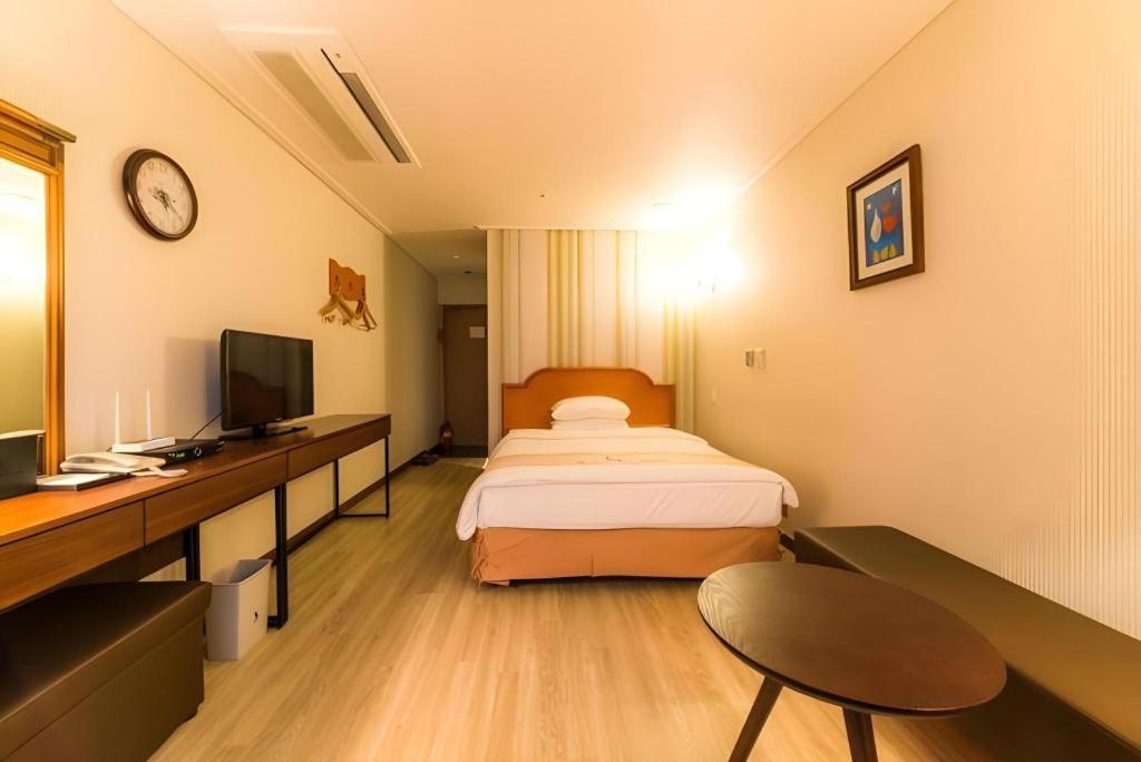 Hotel Homers Busan Bagian luar foto
