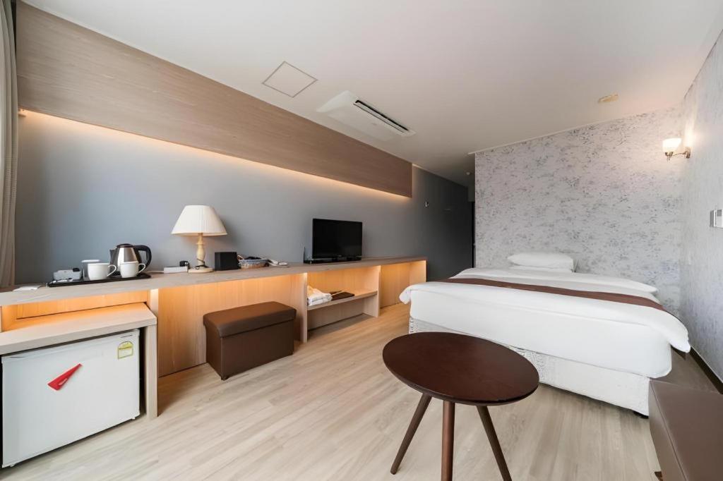 Hotel Homers Busan Bagian luar foto