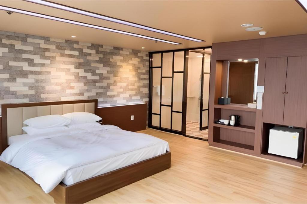 Hotel Homers Busan Bagian luar foto