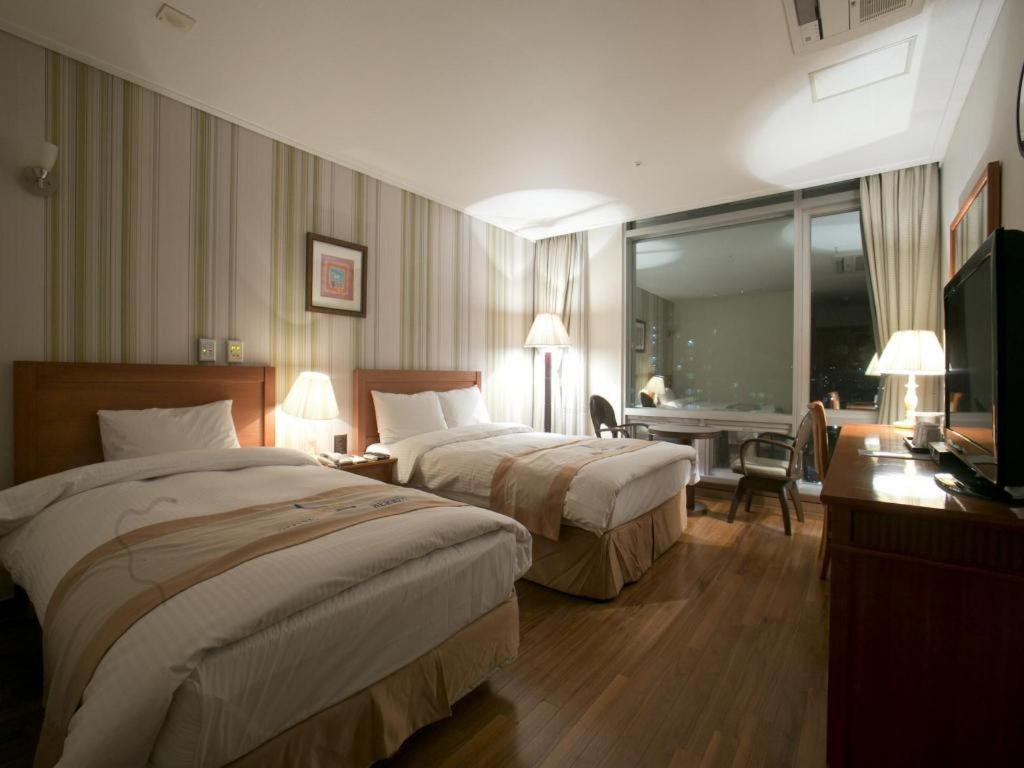 Hotel Homers Busan Bagian luar foto